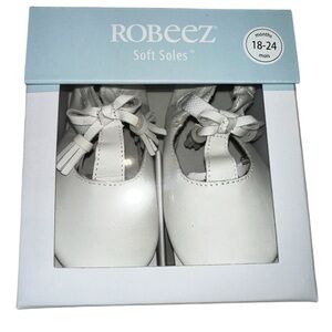 Robeez Meghan White toddler shoes. Size 18-24 months. Brand new!